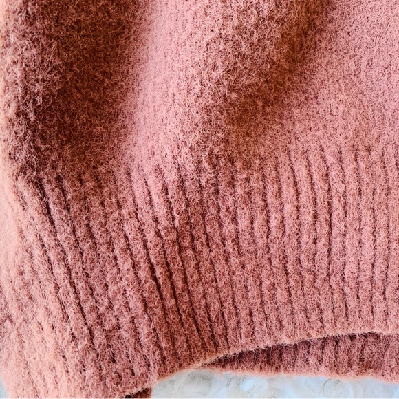 Abercrombie & Fitch Pull-Over - Picture 4 of 7